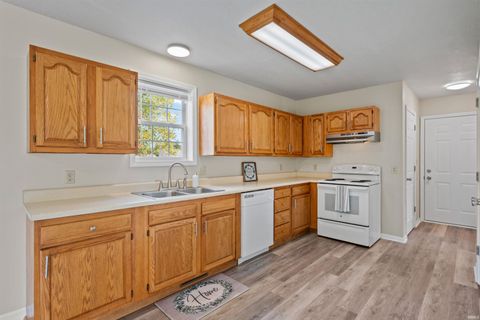 Tiny photo for 328 W Jefferson Street, Upland, IN 46911 (MLS # 202541269)