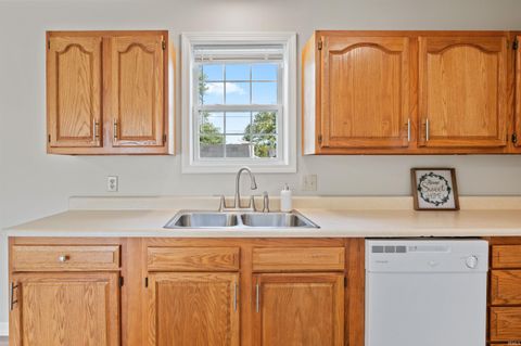 Tiny photo for 328 W Jefferson Street, Upland, IN 46911 (MLS # 202541269)