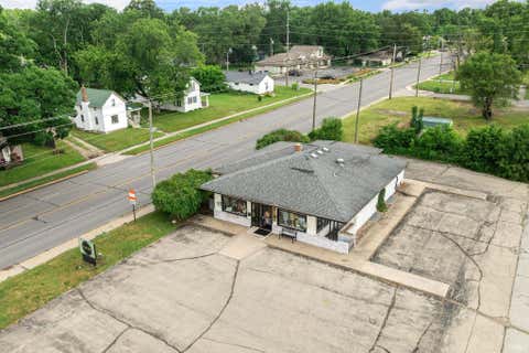 Tiny photo for 1300 Johnson Street, Elkhart, IN 46514 (MLS # 202624691)