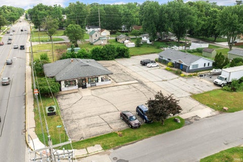 Tiny photo for 1300 Johnson Street, Elkhart, IN 46514 (MLS # 202624691)