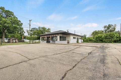 Tiny photo for 1300 Johnson Street, Elkhart, IN 46514 (MLS # 202624691)