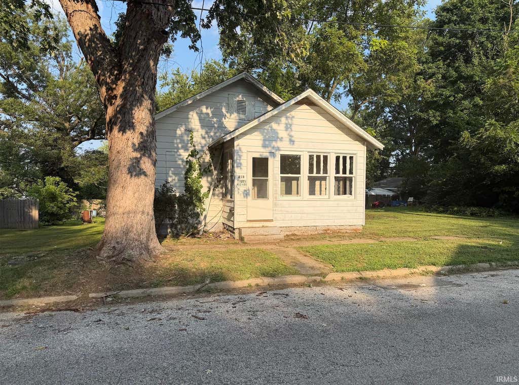 Photo of 218 S Madison Street, Oakland City, IN 47660 (MLS # 202630688)