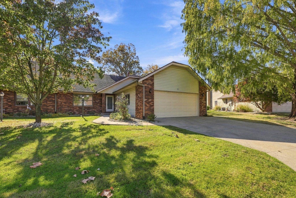 Photo of 371 Baythorne Drive, Warsaw, IN 46580 (MLS # 202644947)