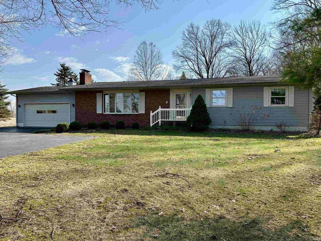 Photo of 10598 N 500 E Road, Syracuse, IN 46567 (MLS # 202610178)