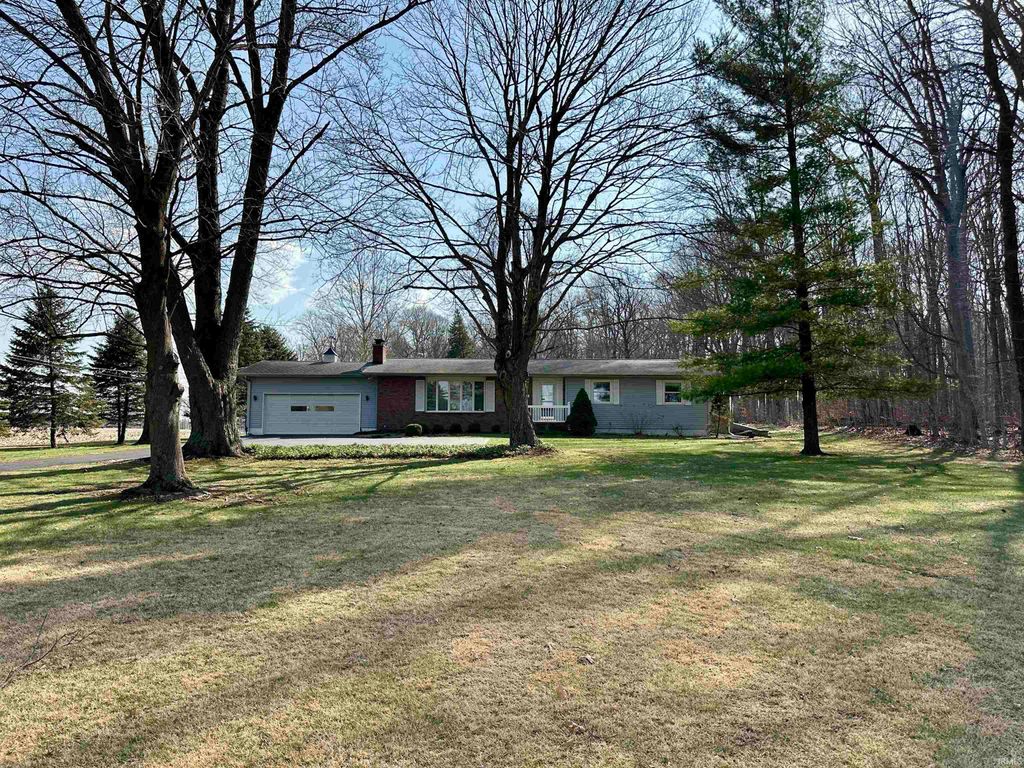 Photo of 10598 N 500 E Road, Syracuse, IN 46567 (MLS # 202610178)