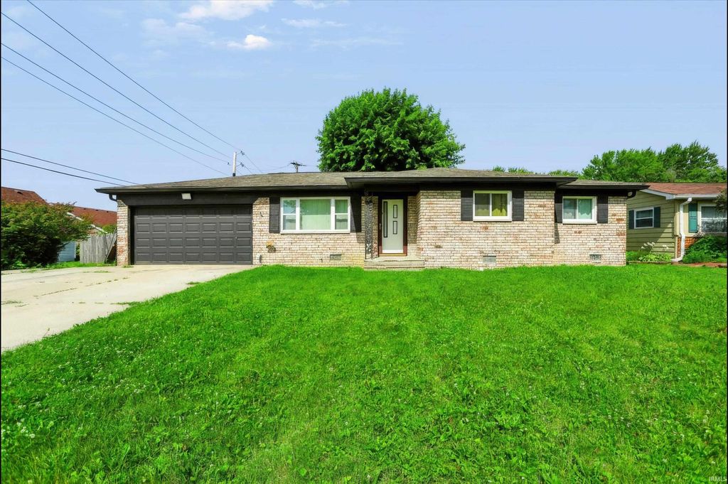 Photo of 108 Granby Drive, Indianapolis, IN 46229 (MLS # 202626019)
