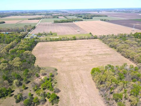 Tiny photo for 700 E 250 N, Grovertown, IN 46531 (MLS # 202618702)