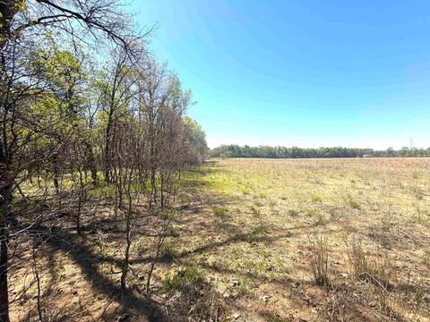 Tiny photo for 700 E 250 N, Grovertown, IN 46531 (MLS # 202618702)
