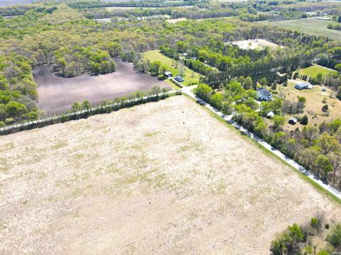 Tiny photo for 700 E 250 N, Grovertown, IN 46531 (MLS # 202618702)