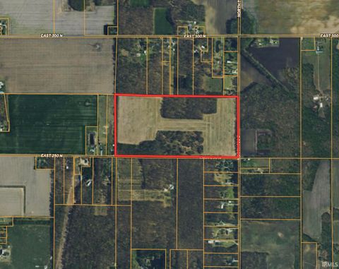 Tiny photo for 700 E 250 N, Grovertown, IN 46531 (MLS # 202618702)