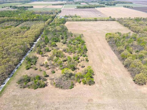 Tiny photo for 700 E 250 N, Grovertown, IN 46531 (MLS # 202618702)