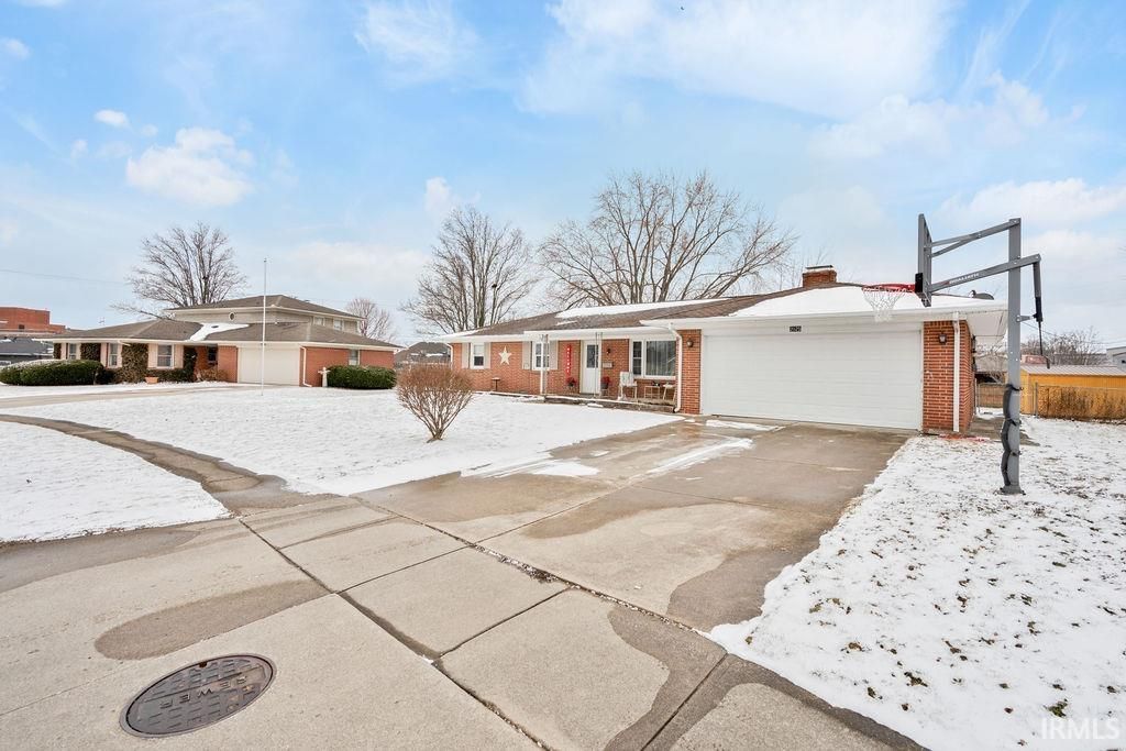 Photo of 2025 ALTON Drive, Kokomo, IN 46901 (MLS # 202605810)