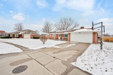 Tiny photo for 2025 ALTON Drive, Kokomo, IN 46901 (MLS # 202605810)