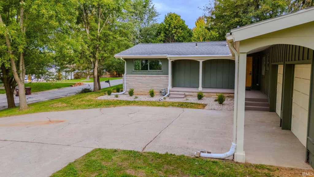 Photo of 669 Fairway Drive, Wabash, IN 46992 (MLS # 202640730)