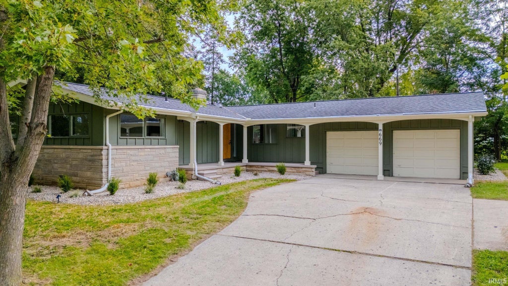 Photo of 669 Fairway Drive, Wabash, IN 46992 (MLS # 202640730)