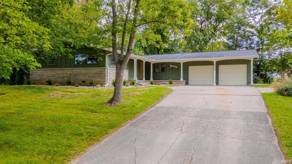 Photo of 669 Fairway Drive, Wabash, IN 46992 (MLS # 202640730)