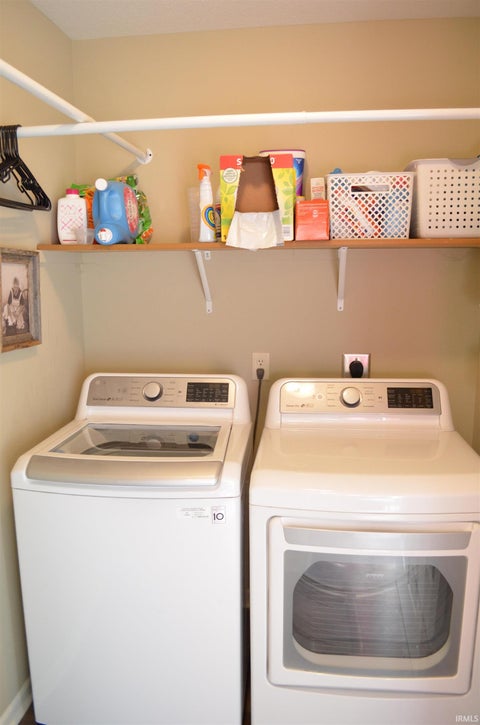 Tiny photo for 548 Caracol Court, Fort Wayne, IN 46845 (MLS # 202641572)