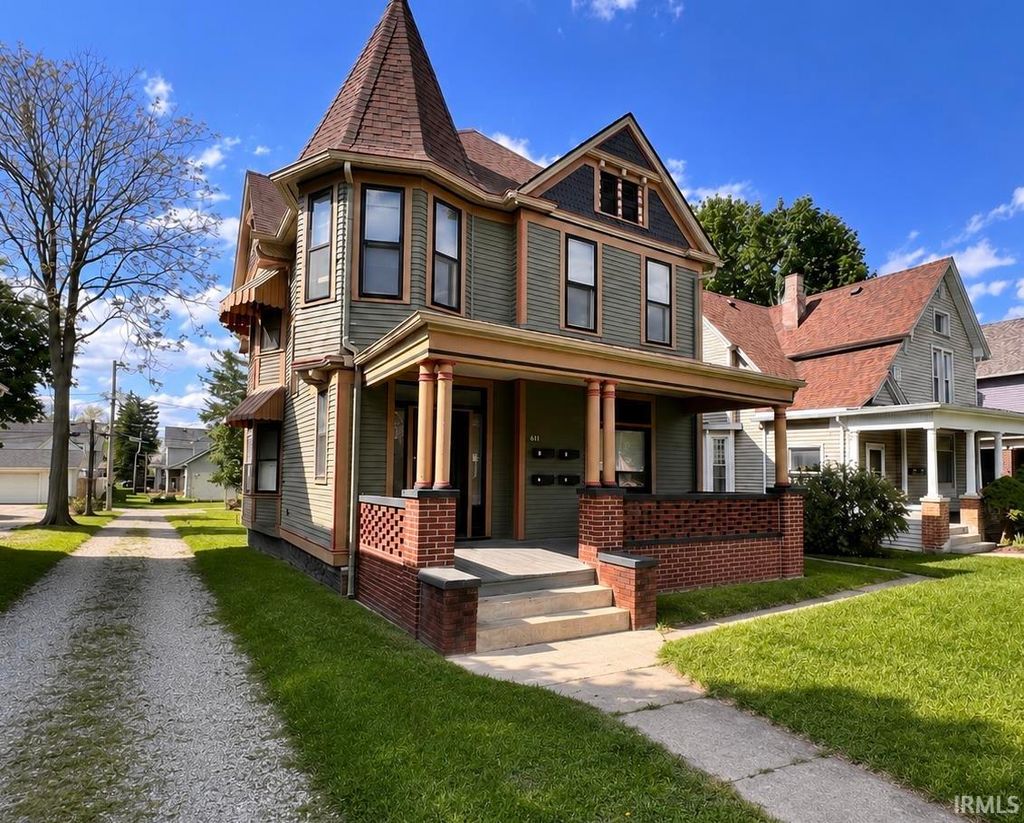 Photo of 1011 Lake Avenue, Fort Wayne, IN 46805 (MLS # 202617711)