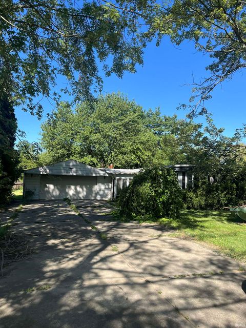 Photo of 9173 S Tomahawk Trail, Markleville, IN 46056 (MLS # 202538636)