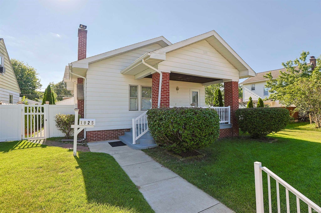 Photo of 1925 Berkley Place, South Bend, IN 46616 (MLS # 202636980)