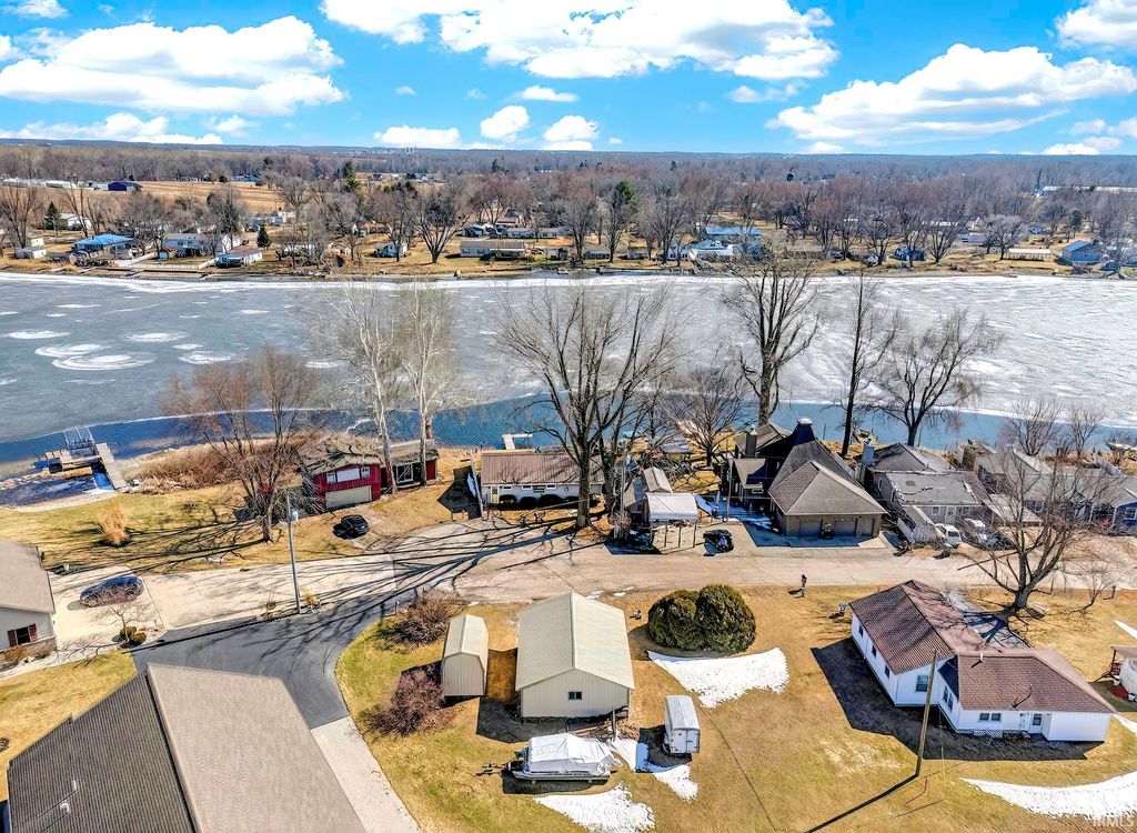 Photo of 47 E Ireland Drive, North Manchester, IN 46962 (MLS # 202607028)