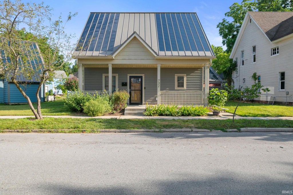 Photo of 731 California Avenue, South Bend, IN 46616 (MLS # 202630794)