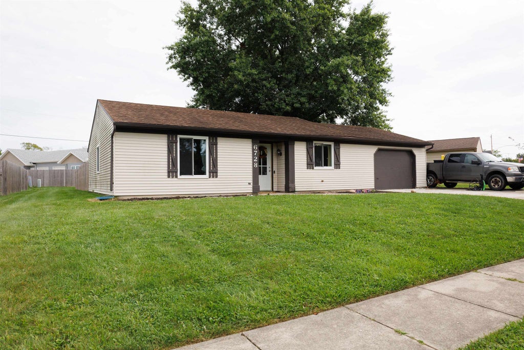 Photo of 6728 Del Rio Drive, Fort Wayne, IN 46835 (MLS # 202637375)