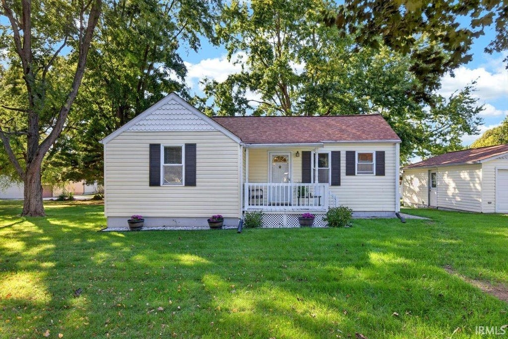 Photo of 606 S Park Place, Fowler, IN 47944 (MLS # 202642109)