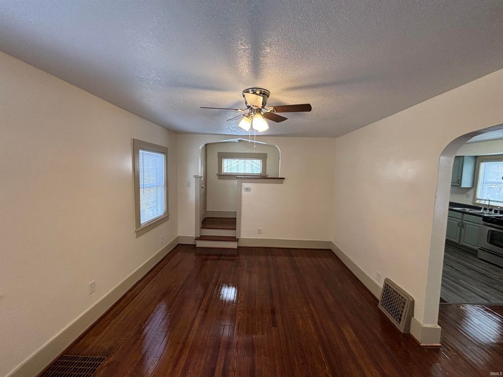 Photo of 450 E Wildwood Avenue, Fort Wayne, IN 46806 (MLS # 202548580)