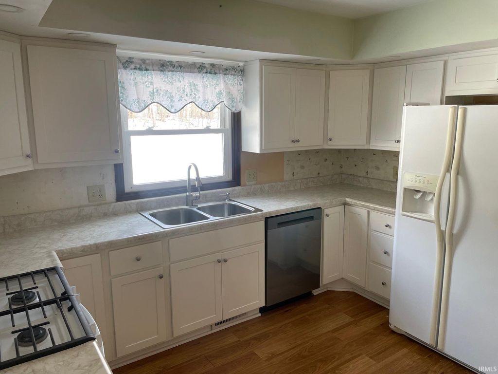 Photo of 9606 Deer Trail, Plymouth, IN 46563 (MLS # 202549177)