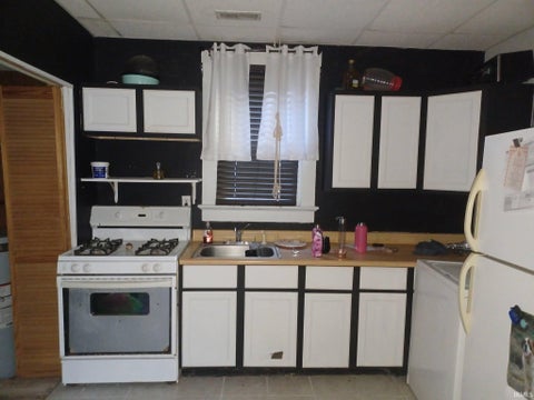 Tiny photo for 1306 E Illinois Street, Evansville, IN 47711 (MLS # 202643663)