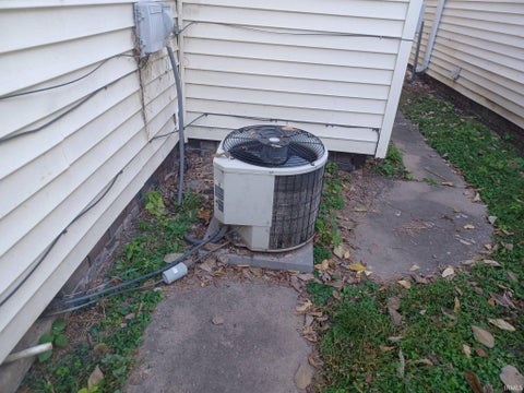 Tiny photo for 1306 E Illinois Street, Evansville, IN 47711 (MLS # 202643663)