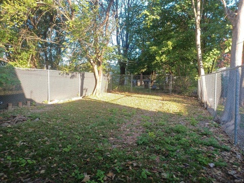Tiny photo for 1306 E Illinois Street, Evansville, IN 47711 (MLS # 202643663)