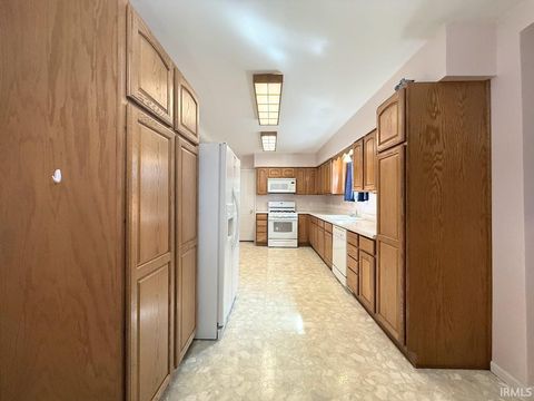 Tiny photo for 211 W Miami Avenue, Logansport, IN 46947 (MLS # 202617578)