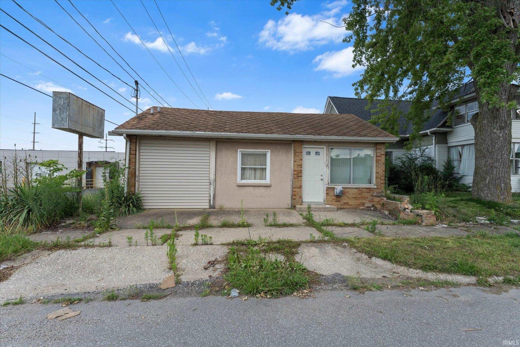 Photo of 113 W Fairview Avenue, South Bend, IN 46614 (MLS # 202632556)