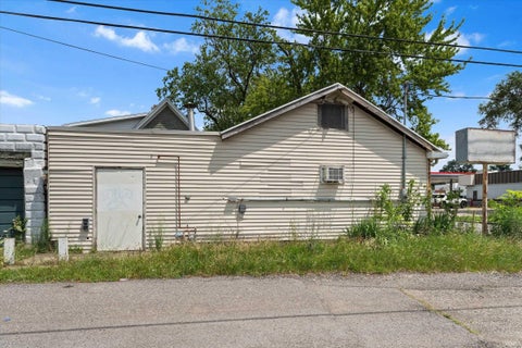 Tiny photo for 113 W Fairview Avenue, South Bend, IN 46614 (MLS # 202632556)