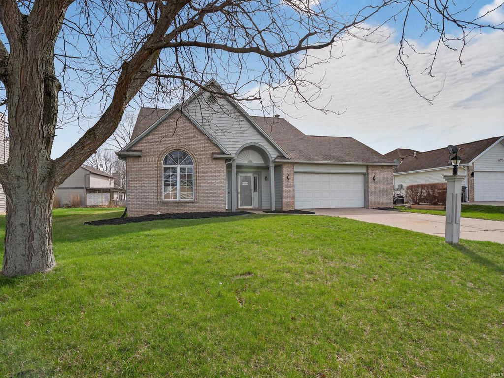 Photo of 10514 Cherry Creek Road, Fort Wayne, IN 46818 (MLS # 202611548)