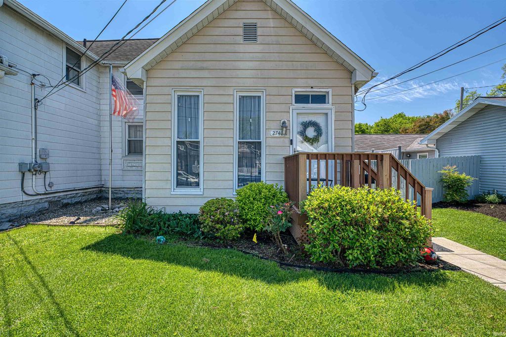 Photo of 2740 W Franklin Street, Evansville, IN 47712 (MLS # 202616068)