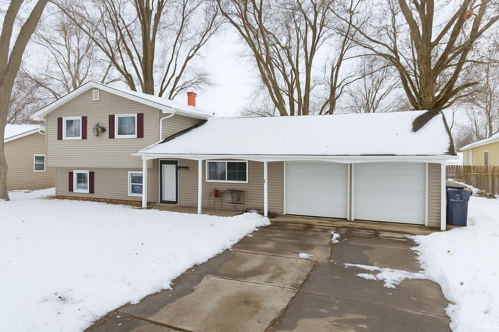Photo of 5019 Devonshire Drive, Fort Wayne, IN 46806 (MLS # 202548246)