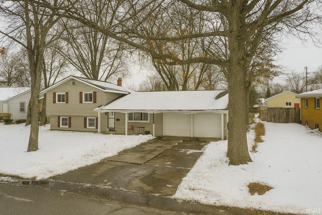 Photo of 5019 Devonshire Drive, Fort Wayne, IN 46806 (MLS # 202548246)