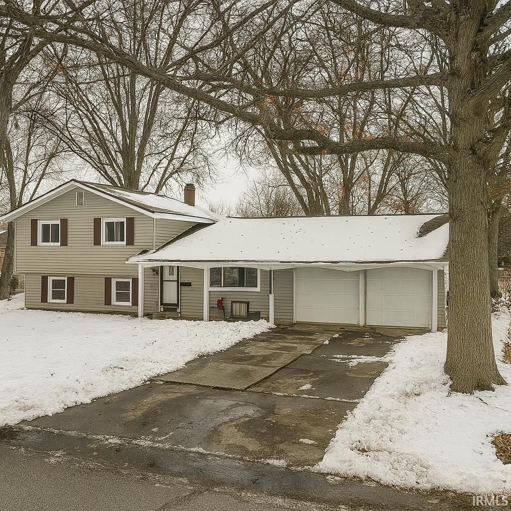 Photo of 5019 Devonshire Drive, Fort Wayne, IN 46806 (MLS # 202548246)