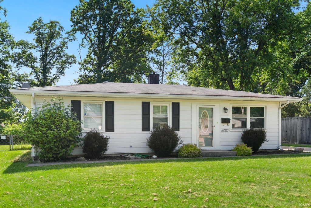 Photo of 6007 Westhampton Drive, Fort Wayne, IN 46825 (MLS # 202636323)