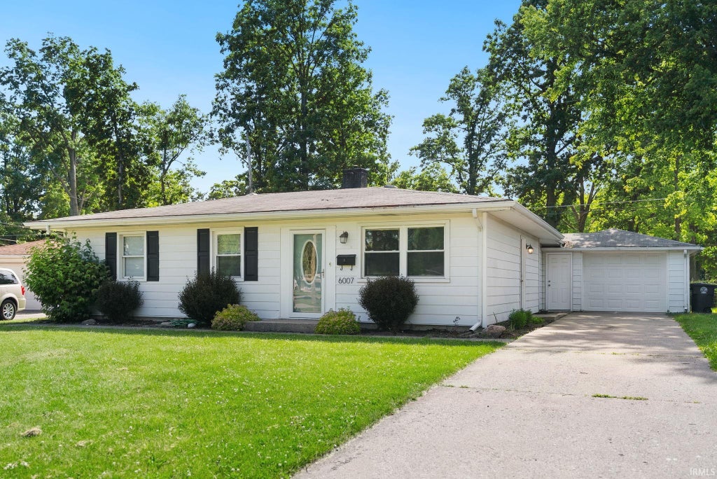 Photo of 6007 Westhampton Drive, Fort Wayne, IN 46825 (MLS # 202636323)