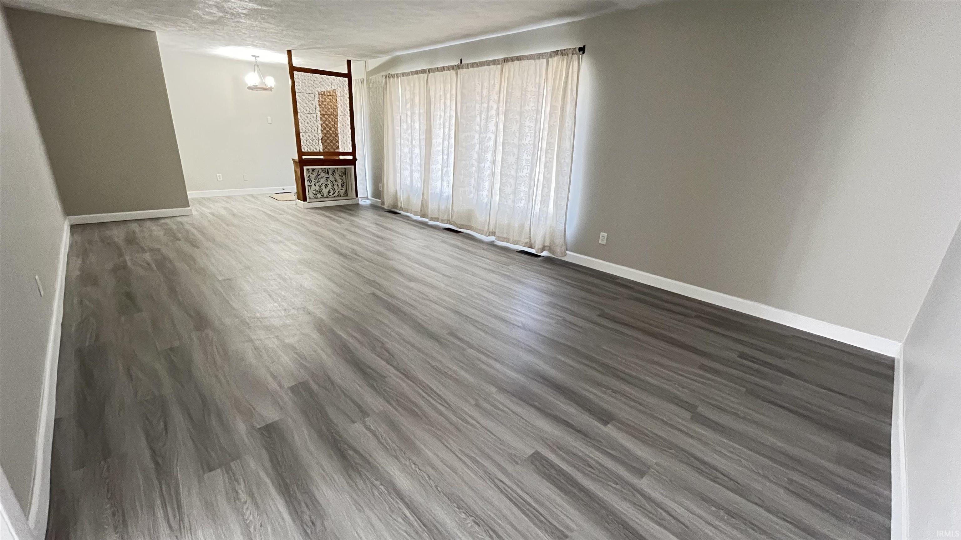 South Bend, Indiana 46614, United States, 3 Bedrooms Bedrooms, ,2 BathroomsBathrooms,Residential,Pending,122170