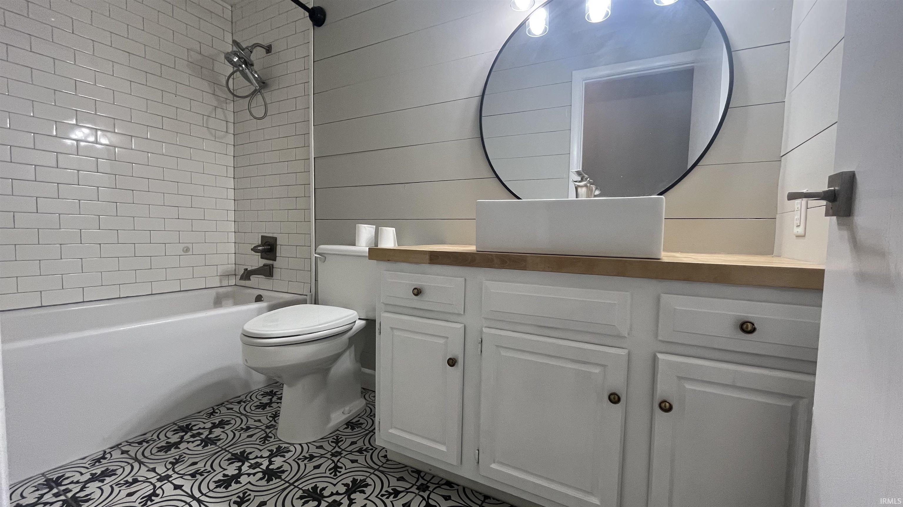 South Bend, Indiana 46614, United States, 3 Bedrooms Bedrooms, ,2 BathroomsBathrooms,Residential,Pending,122170