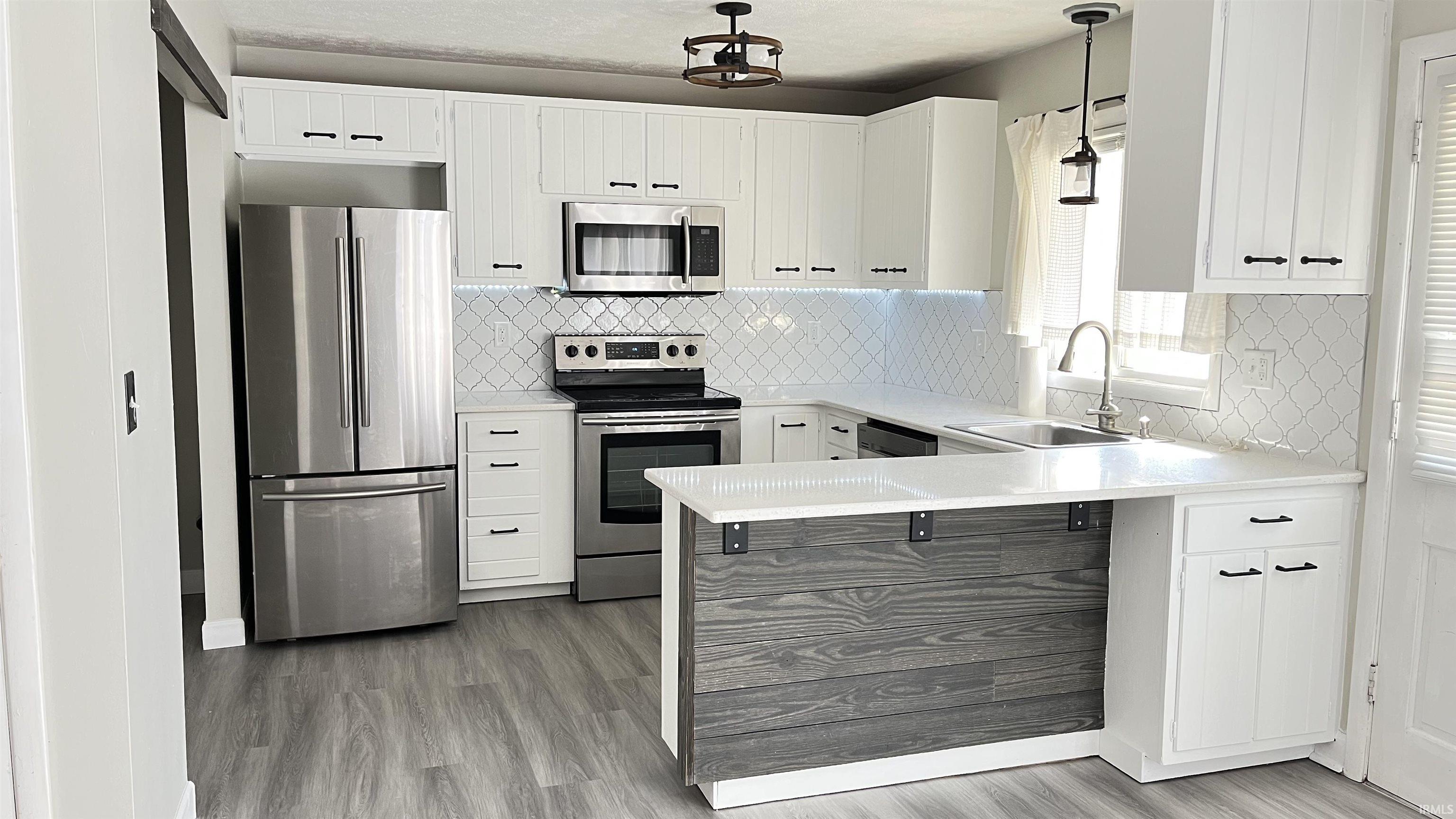 South Bend, Indiana 46614, United States, 3 Bedrooms Bedrooms, ,2 BathroomsBathrooms,Residential,Pending,122170