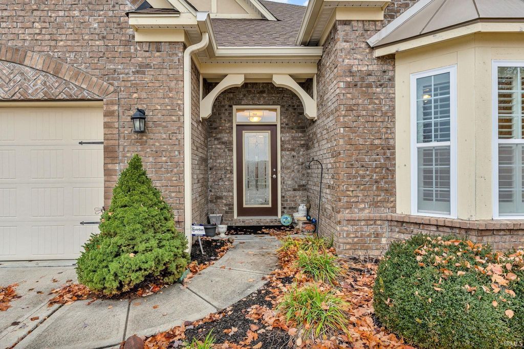 Photo of 6020 Royal Gate Court, Indianapolis, IN 46237 (MLS # 202548974)
