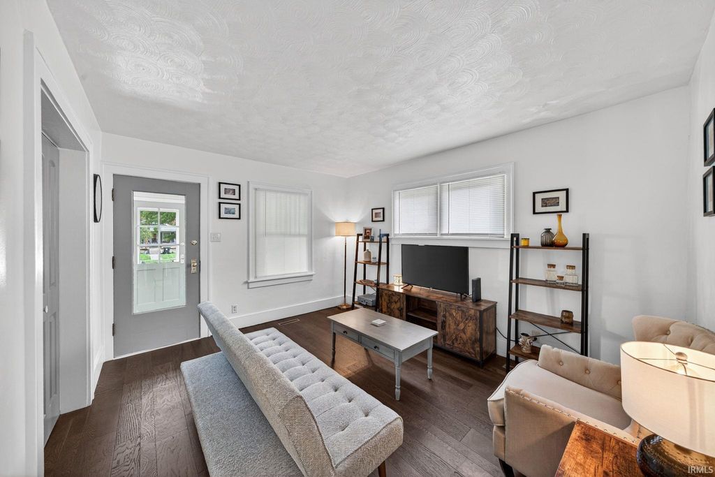 Photo of 501 S 31st Street, South Bend, IN 46615 (MLS # 202617475)