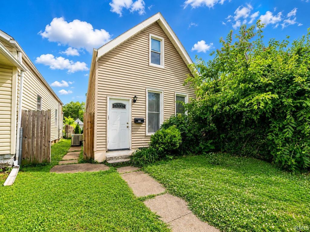 Photo of 2732 W Virginia Street, Evansville, IN 47712 (MLS # 202619526)