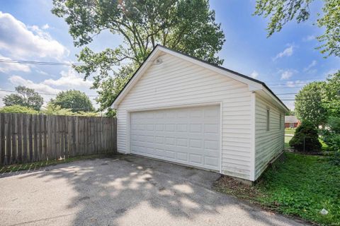Tiny photo for 1617 W Sycamore Street, Kokomo, IN 46901 (MLS # 202623406)